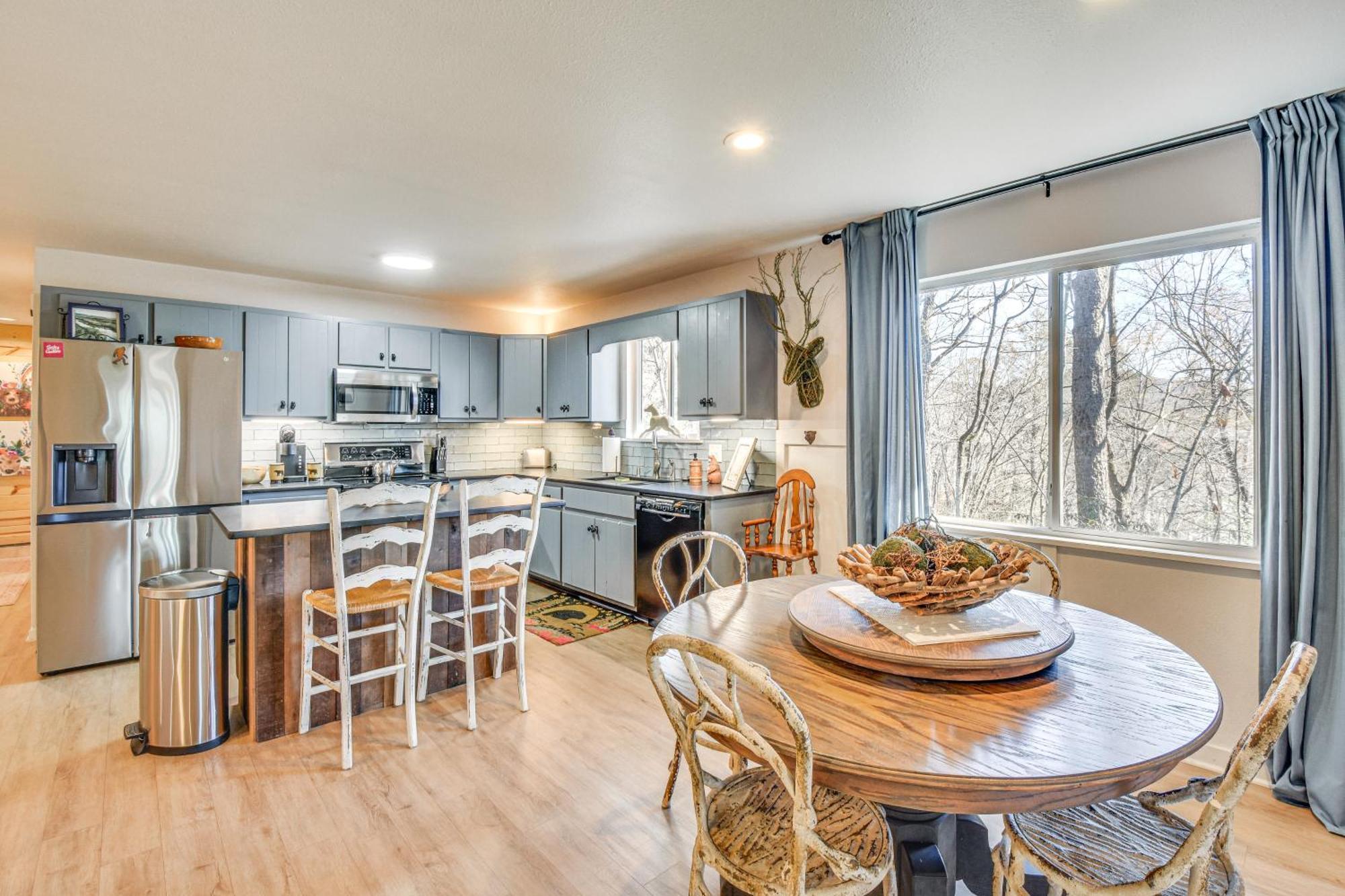 Classy Clayton Home With Views Less Than 1 Mi To Downtown! Exterior photo